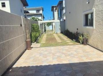 Foto 07 · VENDO Casa Praia do Flamengo com 200m², 4/4 com suítes, sala ampla, lavabo, cozinha, área de serviço