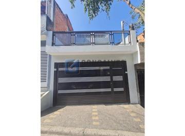 1 · Sobrado Residencial com 3 Quartos (1 Suíte) em Jardim Thelma, SBC – 206 m² de Área Construída