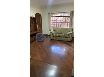 A (30) · Casa com 4 dormitórios sendo 1 suite, 217 mts² no Bairro Silveira em Santo André