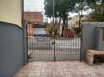 A (31) · Casa à venda em Jardim do Estádio, Santo André – 3 quartos, 4 vagas, amplo terreno