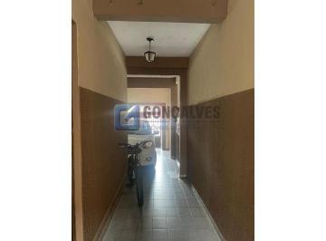 A (20) · Casa Residencial com 4 Quartos, Quintal e 2 Vagas em Mauá – Oportunidade Única