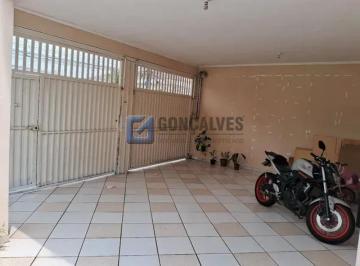 A (30) · Sobrado à venda em Diadema Centro | 3 dormitórios, suíte, 3 vagas e acabamento em porcelanato