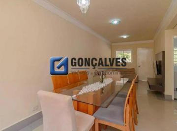 Casa · 133m² · 4 Quartos · Sobrado residencial em Bangú, Santo André – 133 m², 4 quartos (1 suíte)