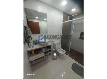 10 · Casa 2 dormitórios, 122 mts² no Jardim do Estadio em Santo André.