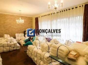 Casa · 338m² · 3 Quartos · 5 Vagas · Sobrado Residencial 3 Quartos com Piscina em Santo André - Parque Industriário | Aluguel R$8.000