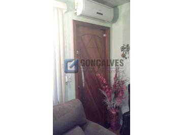 A (30) · Casa à venda no Planalto, SBCamp – 2 quartos, quintal, laminado