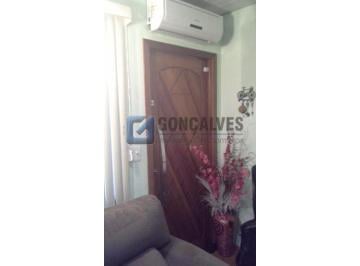 A (30) · Casa à venda no Planalto, SBCamp – 2 quartos, quintal, laminado