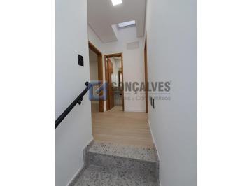 A (31) · Sobrado Residencial com 3 Quartos, 2 Vagas em Jardim das Maravilhas – Santo André
