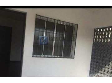 A (31) · Casa à venda em Mauá (ITAPARK) - 2 quartos, 1 vaga, terreno 300m²