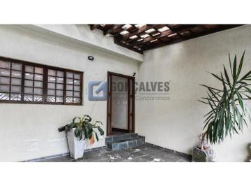 A (31) · Sobrado Residencial com 3 Quartos (1 Suíte) e 2 Vagas em Santa Terezinha, SBC