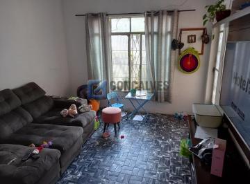 A (30) · Casa à venda em Rudge Ramos, SBC – 2 quartos, 3 vagas, quintal
