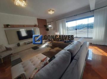 Casa · 400m² · 4 Quartos · 6 Vagas · Sobrado à venda em Mauá (Jardim Zaira) – 4 quartos (2 suítes), 6 vagas, frente e área interna 400m²