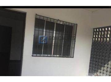 A (31) · Casa à venda em Mauá (ITAPARK) - 2 quartos, 1 vaga, terreno 300m²