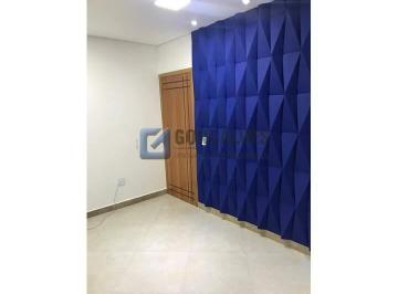 A (31) · Sala comercial com 36m² para locação na Vila Helena em Santo André/SP.