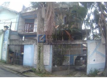 (30) · Sobrado residencial à venda em Assunção, SBC – 4 dorms, 6 vagas e quintal com churrasqueira
