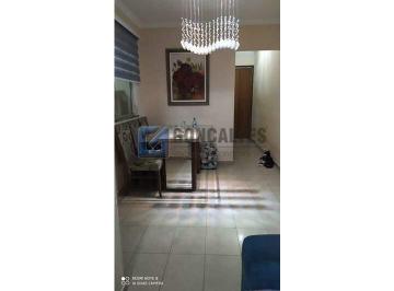 A (20) · Casa à Venda em Jardim Hollywood, São Bernardo do Campo – 190 m², 4 Quartos, Frente