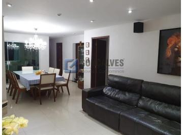 A (21) · Casa Residencial 3 Dormitórios com Suíte em Vila Magini, Mauá – 8 Vagas, 300m² de Terreno