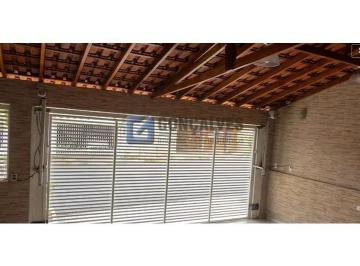 A (30) · Casa à Venda em Anchieta, SBC – 3 Dormitórios (1 suíte), Espaço Gourmet e 3 Vagas