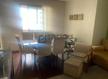 A (40) · Apartamento com 3 dormitórios sendo 1 suite à venda na Vila Assunção em Santo André/SP.