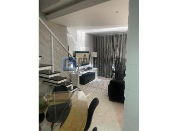 A (30) · Sobrado com 3 dormitórios sendo 1 suite à venda na Vila Camilópolis em Santo André/SP.