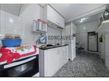 A (25) · Casa no Centro de São Caetano com 84m² de terreno com 58m² de construção