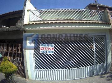 SA8 · Sobrado à venda no Parque Gerassi, Santo André – 2 dorms, 1 suíte, quintal e churrasqueira