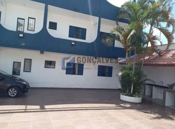 A (30) · Sobrado Privativo em Lindóia/SP – 6 Quartos, 3 Suítes, 5 Vagas para Venda