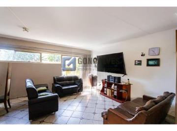 A (34) · Casa à venda em Santa Terezinha, Santo André | 3 Dormitórios, 1 Suíte e 6 Vagas