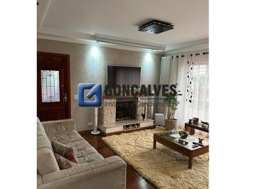 Casa · 300m² · 3 Quartos · Sobrado Residencial no Centro de São Bernardo do Campo – 3 Dormitórios com Suítes e Lareira