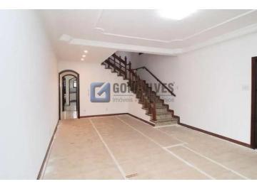 A (32) · Casa com 4 quartos para locação no bairro Camilópolis em Santo André/SP.
