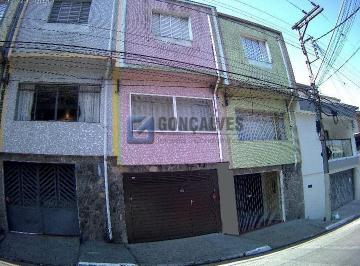 14 · Sobrado à venda no bairro Cerâmica em São Caetano do Sul com 121m² e 2 Dormitórios.