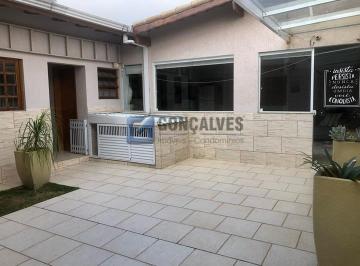 A (30) · Casa à venda em Mauá, Parque São Vicente – 3 quartos, 3 vagas, quintal e churrasqueira