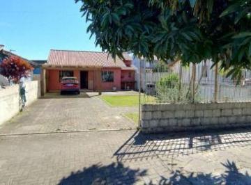 .jpg+2025-03-04 · Casa em Porto Alegre, no bairro Camaquã, com 2 dormitório(s), e 2 banheiros, à v
