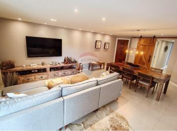 Apartamento · 290m² · 3 Quartos · 2 Vagas · Cobertura Linear com 3 quartos (suítes), reformada.