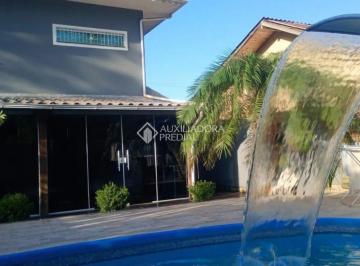 Casa · 240m² · 3 Quartos · 2 Vagas · Casa 3 dormitórios, sendo 3 suítes, banheira de Hidromassage, situada nos Ingleses do Rio Vermelho.