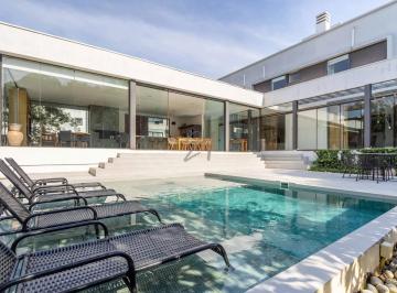 Casa · 573m² · 4 Quartos · 4 Vagas · Casa de 4 Suítes à Venda no Condomínio Village Wolf | Santa Felicidade, Curitiba