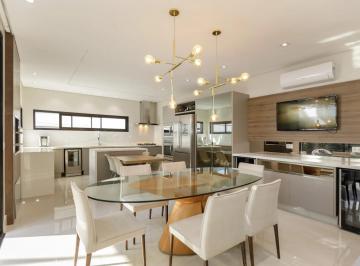 Casa · 284m² · 3 Quartos · 2 Vagas · Casa de 3 Suítes à Venda no Condomínio Boulevard Versailles | Uberaba Curitiba