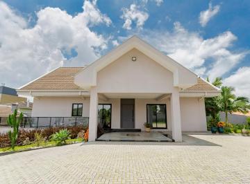 Casa · 419m² · 4 Quartos · 14 Vagas · Casa de 4 Quartos à Venda na Rua Ângelo Pianaro | Santa Felicidade Curitiba