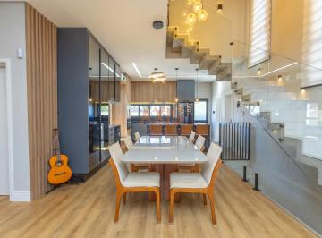Casa · 226m² · 3 Quartos · 3 Vagas · Casa de 3 Quartos à Venda no Condomínio Gardens Cabral | Cabral Curitiba