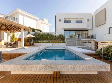 Casa · 540m² · 4 Quartos · 3 Vagas · Casa de 4 Quartos à Venda no Condomínio Alphaville Graciosa  |  Pinhais
