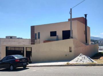 Casa · 230m² · 4 Quartos · 4 Vagas · CASA À VENDA COM 4 SUÍTES EM TERRA PRETA