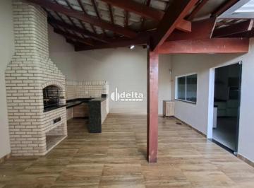Casa · 230m² · 3 Quartos · 3 Vagas · Casa com 3 quartos sendo 1 suíte disponível para locação e venda no bairro Jardim Patrícia em Uberlâ
