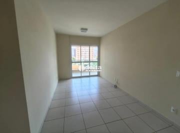 Apartamento · 71m² · 2 Quartos · 1 Vaga · Apartamento com 2 quartos sendo 1 suíte, disponível para locação no bairro Centro em Uberlândia-MG