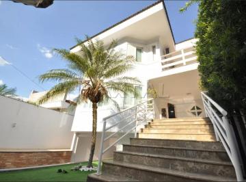 Casa · 345m² · 4 Quartos · 10 Vagas · Casa à venda com 345m², 4 quartos sendo 2 suítes, 6 banheiros e 10 vagas de garagens