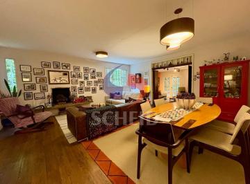 Casa · 226m² · 4 Quartos · 2 Vagas · Casa à venda no Jd Cordeiro com 3 quartos, sendo 1 suíte com closet, piscina e 2 vagas de garagem