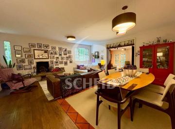 Casa · 226m² · 4 Quartos · 2 Vagas · Casa à venda no Jd Cordeiro com 3 quartos, sendo 1 suíte com closet, piscina e 2 vagas de garagem