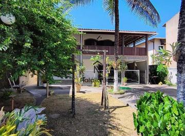 Fachada · Casa em terreno inteiro com piscinano Ouro Verde