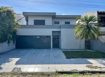 Casa · 331m² · 7 Quartos · 2 Vagas · Ampla casa de 4 níveis com piscina no Parque São Jorge