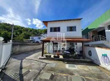 Varanda espaçosa, perfeita para relaxar, colocar redes e criar um espa · Casa com 2 quartos à venda, 78 m² por R$ 270.000 - Maria Paula - São Gonçalo/RJ
