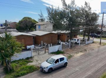 Casa · 108m² · 6 Quartos · 3 Vagas · 3 casas em terreno de esquina em Capão da Canoa